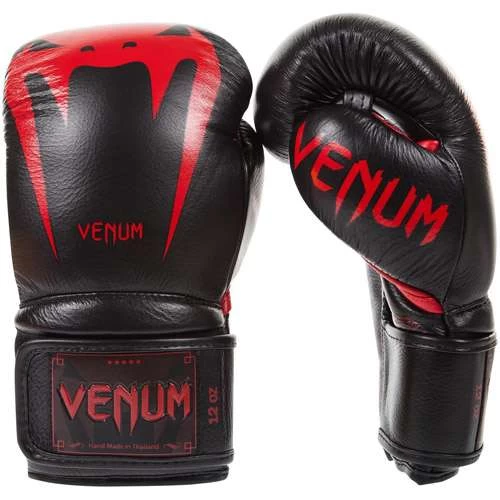Venum Giant 3.0 Nappa Leather Boxing Glove – Black/Gold 4 Venum Giant 3.0 Nappa Leather Boxing Glove – Black/Gold - Image 2